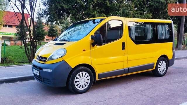 Желтый Опель Виваро, объемом двигателя 1.9 л и пробегом 358 тыс. км за 6200 $, фото 1 на Automoto.ua