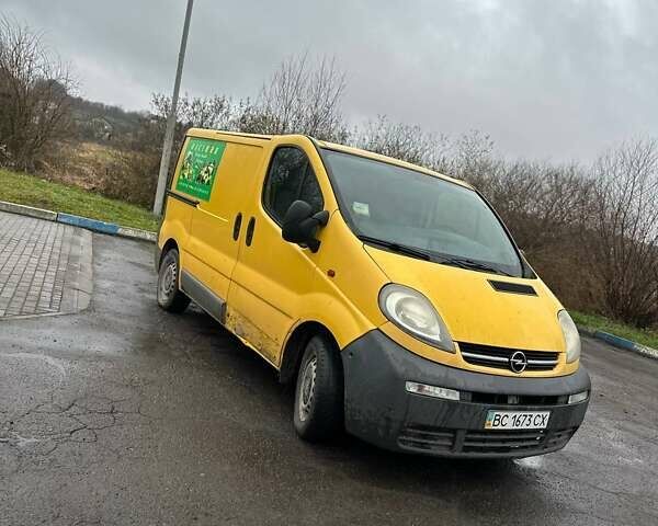 Желтый Опель Виваро, объемом двигателя 1.9 л и пробегом 370 тыс. км за 4200 $, фото 1 на Automoto.ua