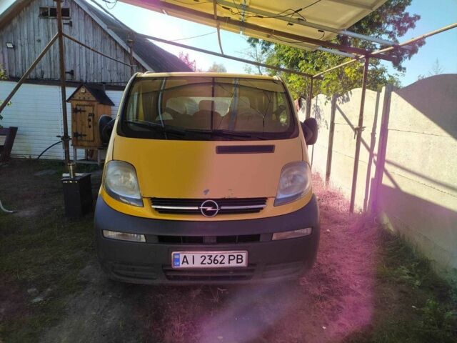 Желтый Опель Виваро, объемом двигателя 1.9 л и пробегом 400 тыс. км за 6000 $, фото 1 на Automoto.ua