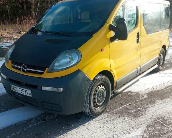 Желтый Опель Виваро, объемом двигателя 1.9 л и пробегом 339 тыс. км за 5555 $, фото 1 на Automoto.ua
