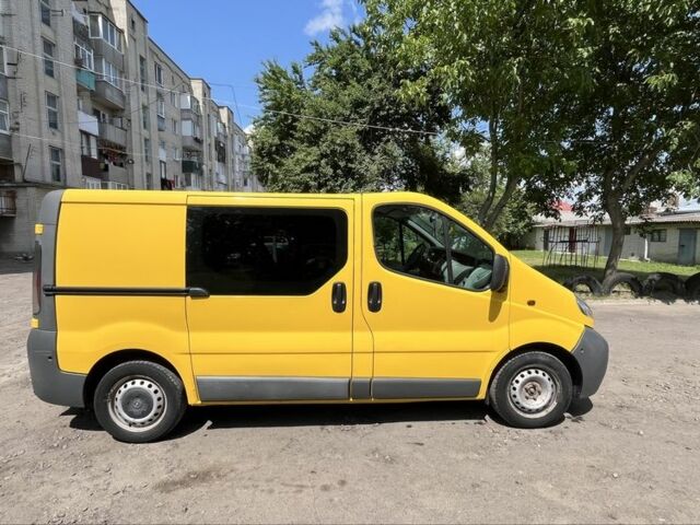 Жовтий Опель Віваро, об'ємом двигуна 0 л та пробігом 170 тис. км за 8500 $, фото 1 на Automoto.ua