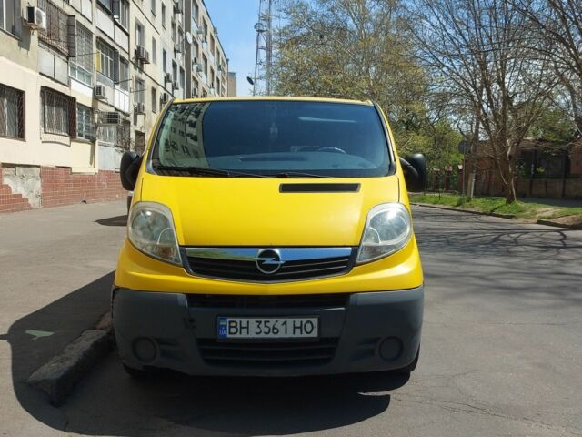 Желтый Опель Виваро, объемом двигателя 2 л и пробегом 250 тыс. км за 5500 $, фото 1 на Automoto.ua