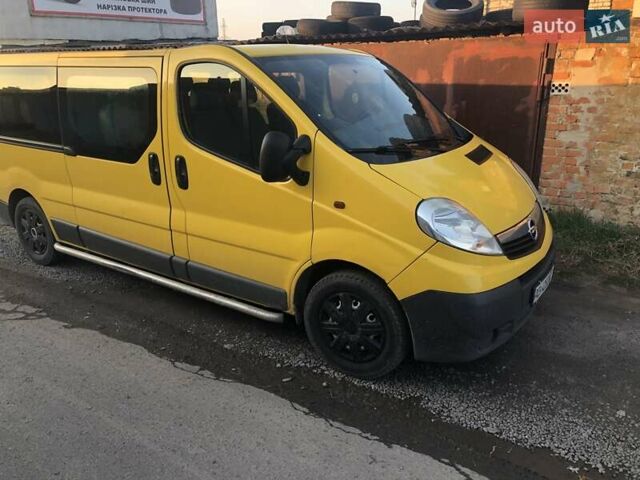 Желтый Опель Виваро, объемом двигателя 2 л и пробегом 346 тыс. км за 7500 $, фото 1 на Automoto.ua