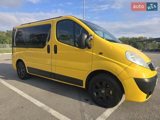 Желтый Опель Виваро, объемом двигателя 2 л и пробегом 290 тыс. км за 8900 $, фото 1 на Automoto.ua
