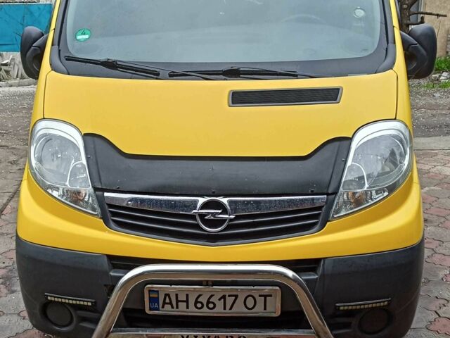 Желтый Опель Виваро, объемом двигателя 2 л и пробегом 417 тыс. км за 8600 $, фото 1 на Automoto.ua