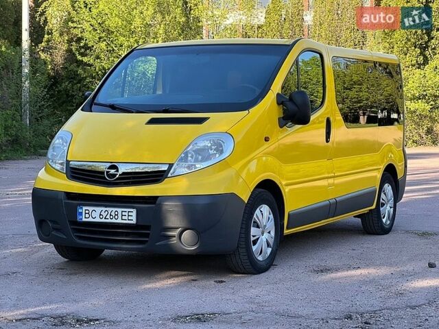 Желтый Опель Виваро, объемом двигателя 2.5 л и пробегом 162 тыс. км за 8900 $, фото 1 на Automoto.ua