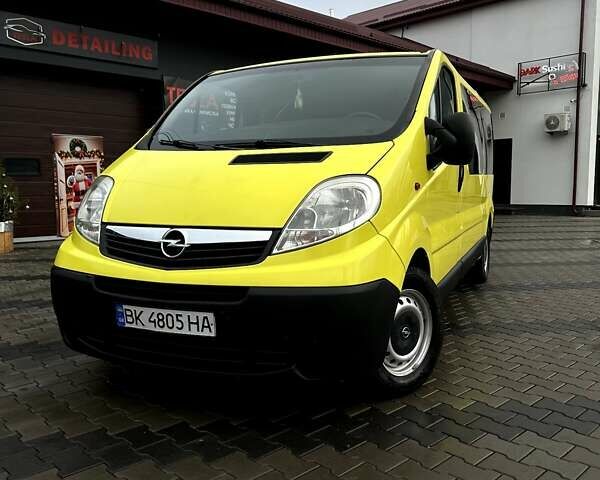 Жовтий Опель Віваро, об'ємом двигуна 2 л та пробігом 254 тис. км за 8900 $, фото 1 на Automoto.ua