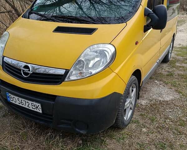Жовтий Опель Віваро, об'ємом двигуна 2 л та пробігом 220 тис. км за 8800 $, фото 1 на Automoto.ua