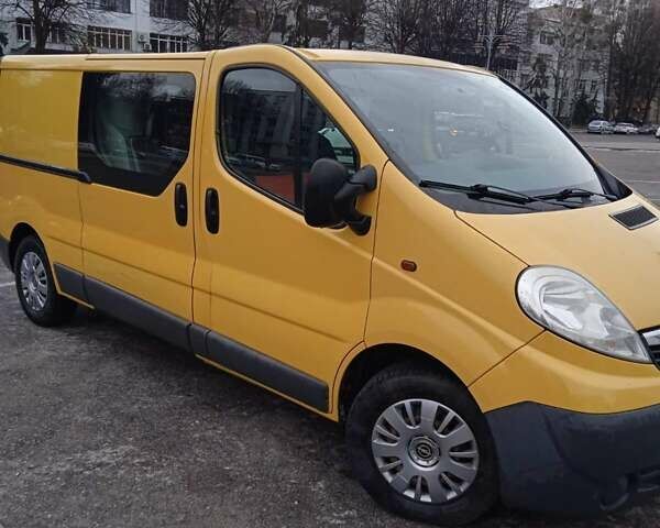 Желтый Опель Виваро, объемом двигателя 2 л и пробегом 270 тыс. км за 11200 $, фото 1 на Automoto.ua