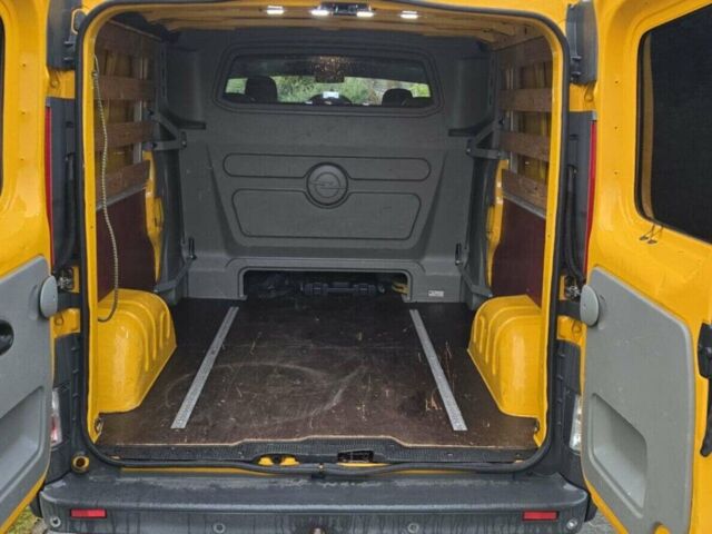 Жовтий Опель Віваро, об'ємом двигуна 2 л та пробігом 105 тис. км за 17100 $, фото 1 на Automoto.ua