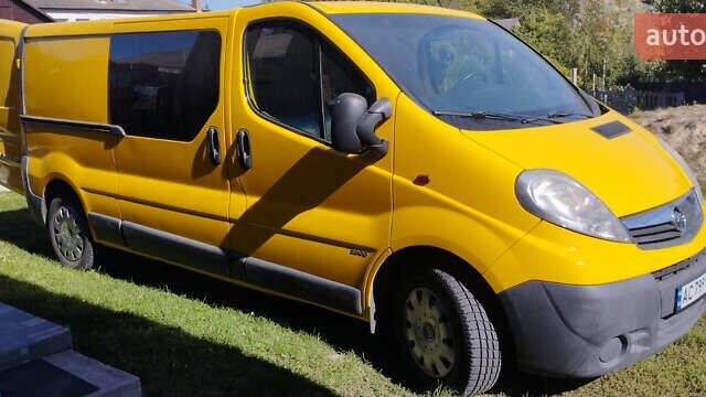 Желтый Опель Виваро, объемом двигателя 2 л и пробегом 297 тыс. км за 11900 $, фото 1 на Automoto.ua