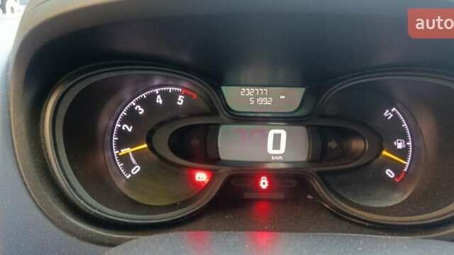 Желтый Опель Виваро, объемом двигателя 1.6 л и пробегом 232 тыс. км за 13500 $, фото 1 на Automoto.ua
