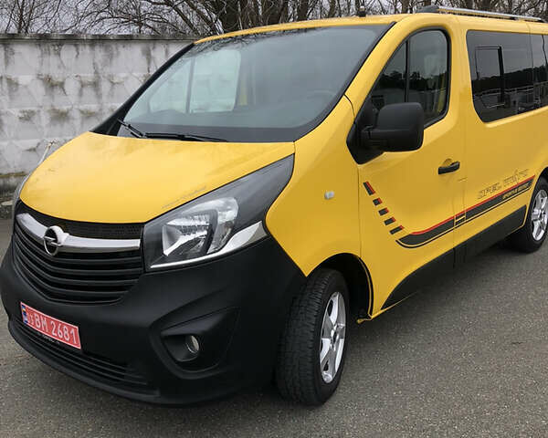 Желтый Опель Виваро, объемом двигателя 1.6 л и пробегом 178 тыс. км за 16300 $, фото 1 на Automoto.ua