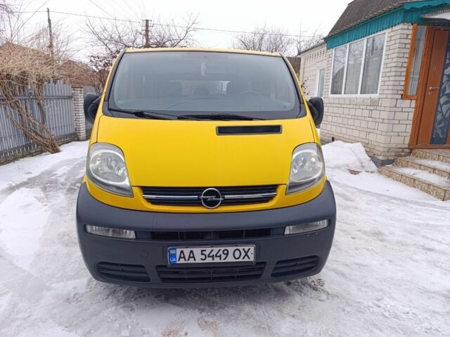 Жовтий Опель Віваро, об'ємом двигуна 1.9 л та пробігом 175 тис. км за 7900 $, фото 1 на Automoto.ua