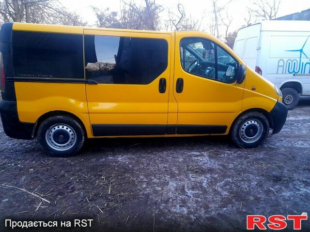 Желтый Опель Виваро, объемом двигателя 1.9 л и пробегом 290 тыс. км за 5000 $, фото 1 на Automoto.ua