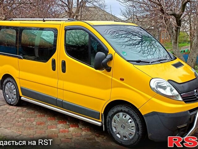 Желтый Опель Виваро, объемом двигателя 2 л и пробегом 415 тыс. км за 8600 $, фото 1 на Automoto.ua