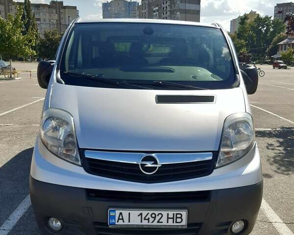 Сірий Опель Віваро, об'ємом двигуна 2 л та пробігом 200 тис. км за 7300 $, фото 1 на Automoto.ua