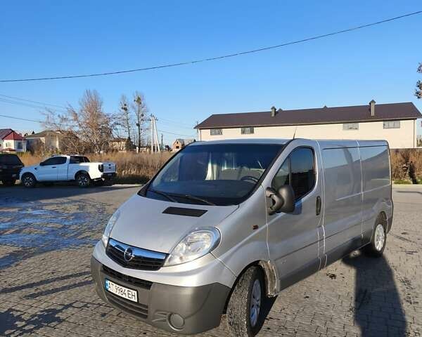 Серый Опель Виваро, объемом двигателя 2.02 л и пробегом 320 тыс. км за 7900 $, фото 1 на Automoto.ua