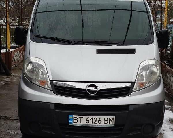 Сірий Опель Віваро, об'ємом двигуна 2 л та пробігом 249 тис. км за 9500 $, фото 1 на Automoto.ua