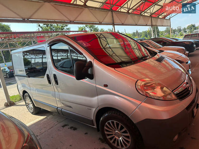 Серый Опель Виваро, объемом двигателя 2 л и пробегом 334 тыс. км за 9000 $, фото 1 на Automoto.ua