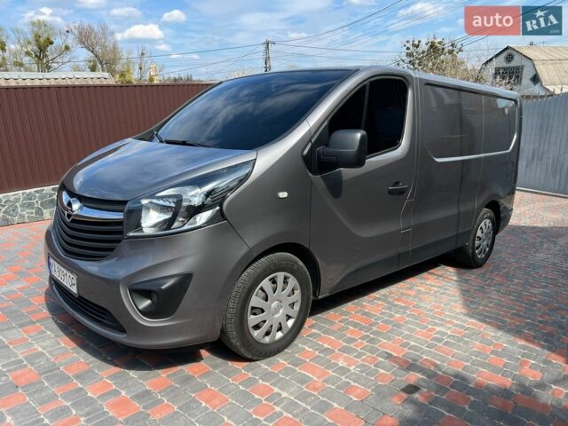 Серый Опель Виваро, объемом двигателя 1.6 л и пробегом 276 тыс. км за 14000 $, фото 1 на Automoto.ua