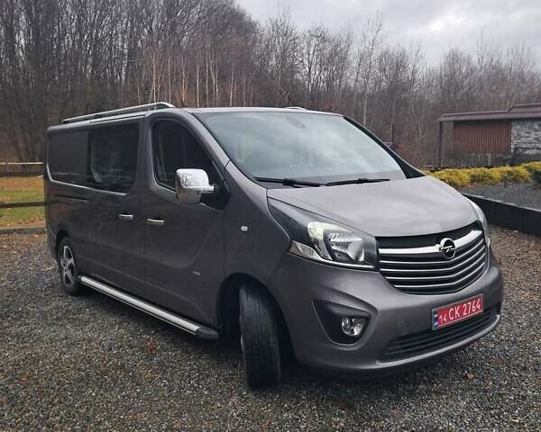 Серый Опель Виваро, объемом двигателя 1.6 л и пробегом 249 тыс. км за 16900 $, фото 1 на Automoto.ua
