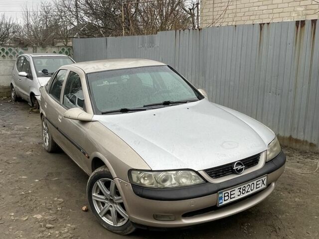 Серый Опель Виваро, объемом двигателя 1.6 л и пробегом 300 тыс. км за 947 $, фото 1 на Automoto.ua