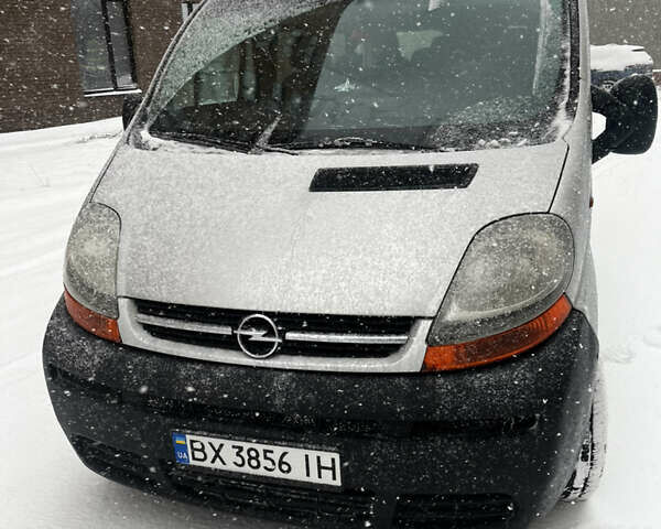 Серый Опель Виваро, объемом двигателя 1.87 л и пробегом 479 тыс. км за 5600 $, фото 1 на Automoto.ua