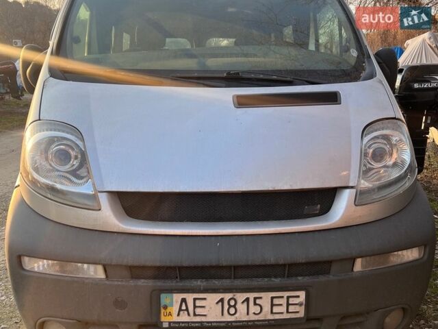 Сірий Опель Віваро, об'ємом двигуна 1.9 л та пробігом 334 тис. км за 7000 $, фото 1 на Automoto.ua