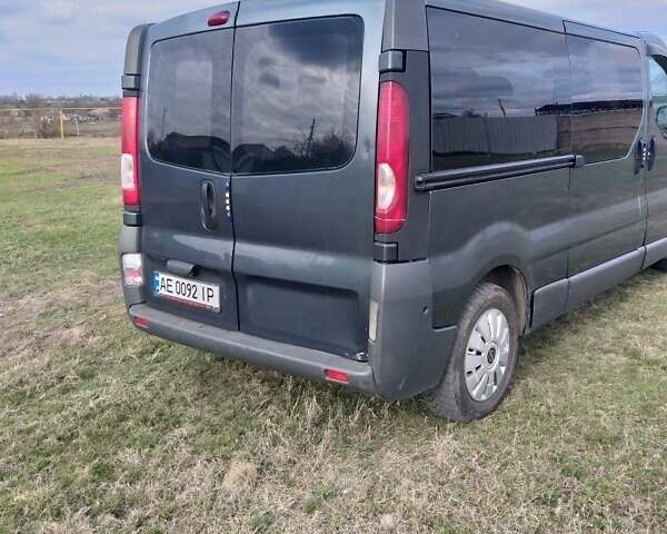 Серый Опель Виваро, объемом двигателя 2.5 л и пробегом 262 тыс. км за 7721 $, фото 1 на Automoto.ua