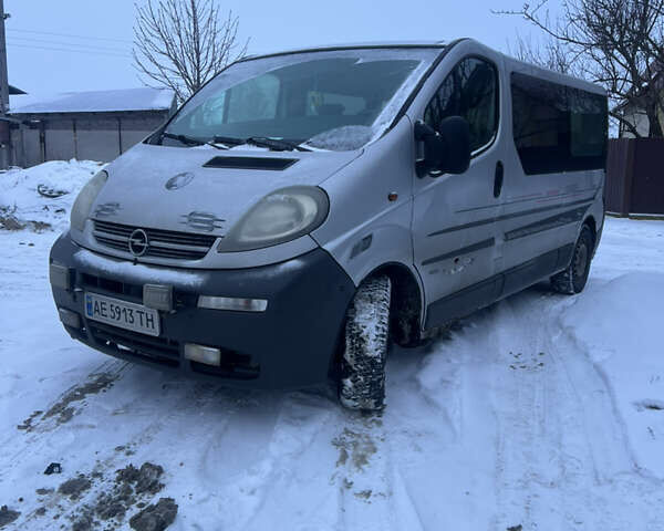 Сірий Опель Віваро, об'ємом двигуна 1.9 л та пробігом 586 тис. км за 7000 $, фото 1 на Automoto.ua