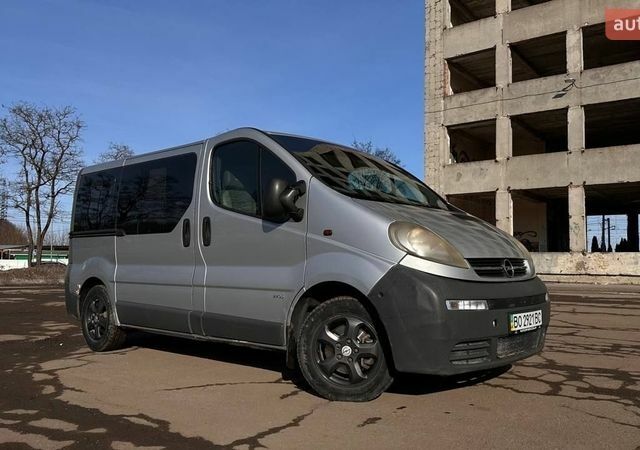 Серый Опель Виваро, объемом двигателя 2.46 л и пробегом 430 тыс. км за 5800 $, фото 1 на Automoto.ua