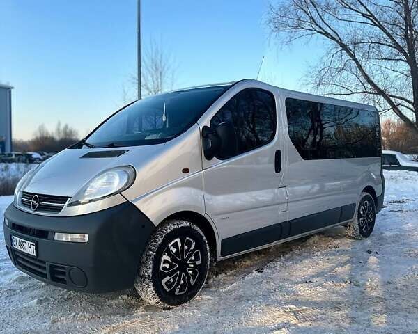 Сірий Опель Віваро, об'ємом двигуна 2.46 л та пробігом 308 тис. км за 8800 $, фото 1 на Automoto.ua