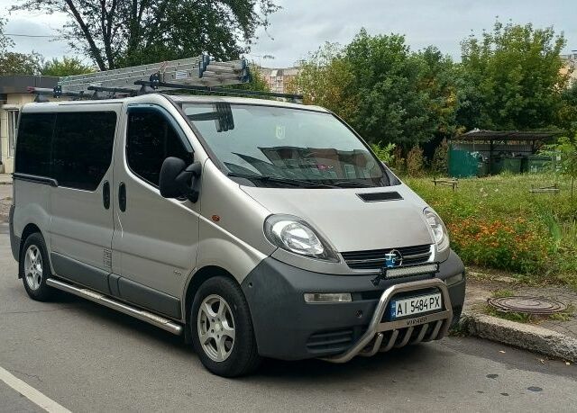 Серый Опель Виваро, объемом двигателя 1.9 л и пробегом 500 тыс. км за 6660 $, фото 1 на Automoto.ua