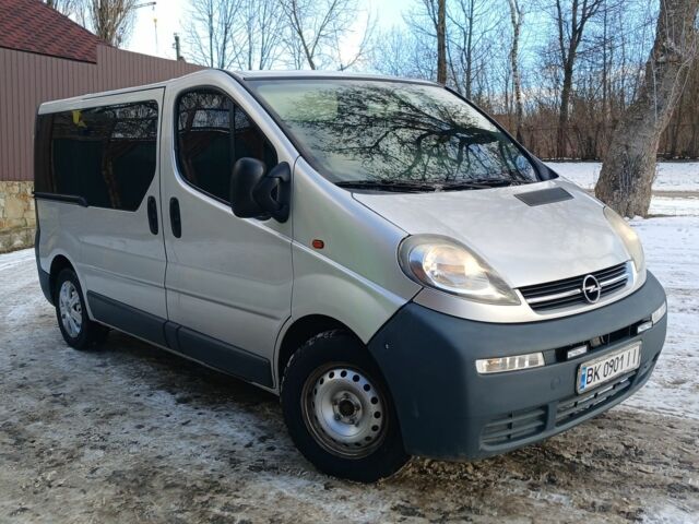 Серый Опель Виваро, объемом двигателя 1.9 л и пробегом 355 тыс. км за 7200 $, фото 1 на Automoto.ua