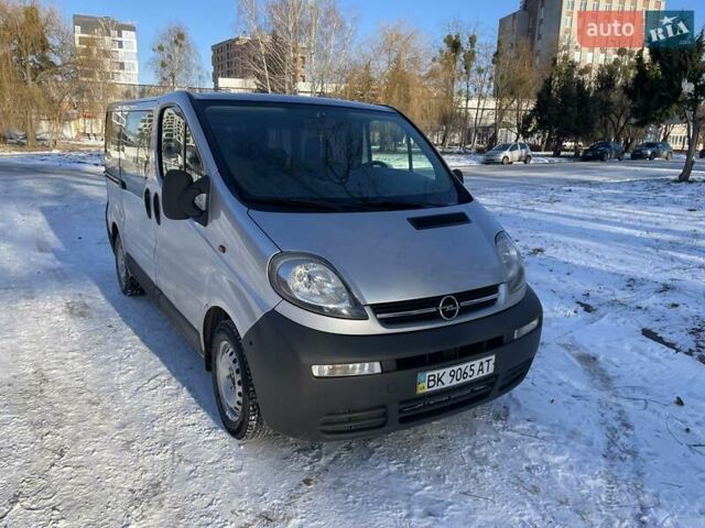 Сірий Опель Віваро, об'ємом двигуна 1.9 л та пробігом 175 тис. км за 8900 $, фото 1 на Automoto.ua