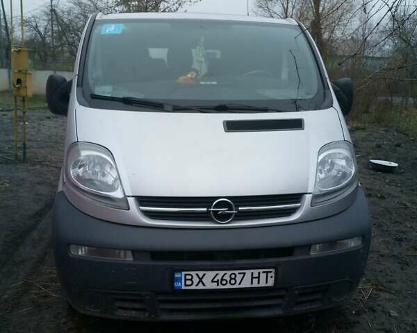 Серый Опель Виваро, объемом двигателя 2.46 л и пробегом 300 тыс. км за 7800 $, фото 1 на Automoto.ua