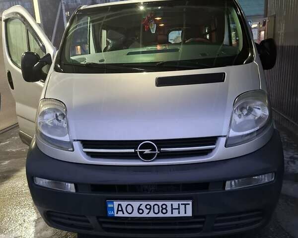 Сірий Опель Віваро, об'ємом двигуна 1.87 л та пробігом 480 тис. км за 6500 $, фото 1 на Automoto.ua