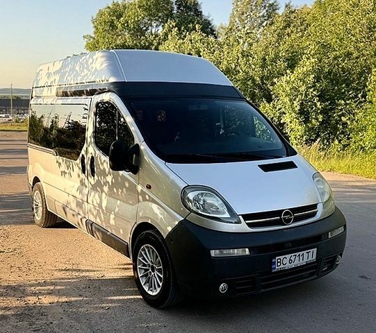 Сірий Опель Віваро, об'ємом двигуна 2.46 л та пробігом 369 тис. км за 8000 $, фото 1 на Automoto.ua