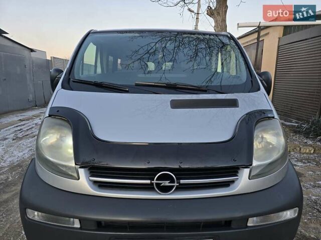 Серый Опель Виваро, объемом двигателя 2.5 л и пробегом 322 тыс. км за 8900 $, фото 1 на Automoto.ua