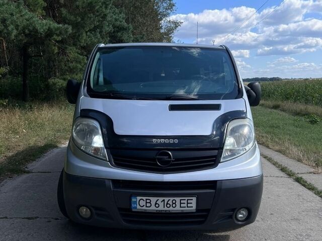 Сірий Опель Віваро, об'ємом двигуна 2.5 л та пробігом 375 тис. км за 9999 $, фото 1 на Automoto.ua