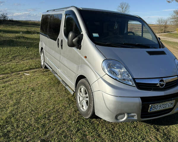 Серый Опель Виваро, объемом двигателя 2.5 л и пробегом 504 тыс. км за 8500 $, фото 1 на Automoto.ua