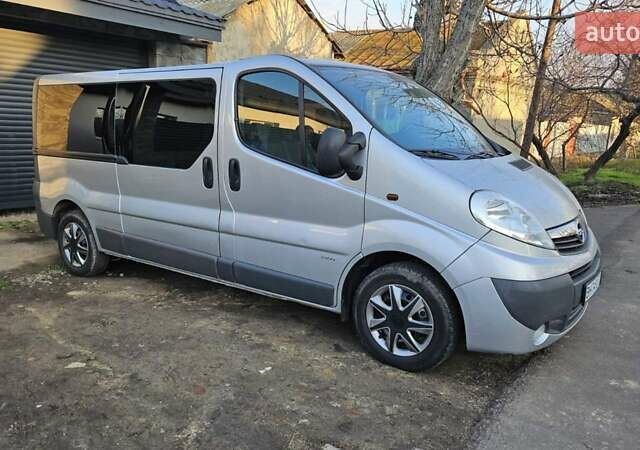 Сірий Опель Віваро, об'ємом двигуна 2 л та пробігом 262 тис. км за 10500 $, фото 1 на Automoto.ua