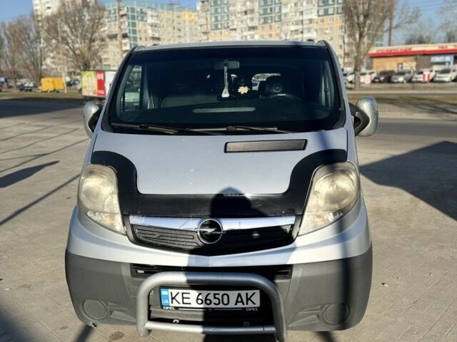Сірий Опель Віваро, об'ємом двигуна 2 л та пробігом 312 тис. км за 9999 $, фото 1 на Automoto.ua