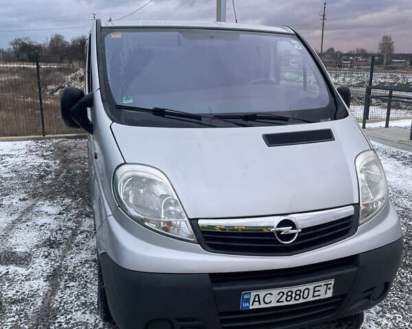 Сірий Опель Віваро, об'ємом двигуна 2.46 л та пробігом 370 тис. км за 9200 $, фото 1 на Automoto.ua