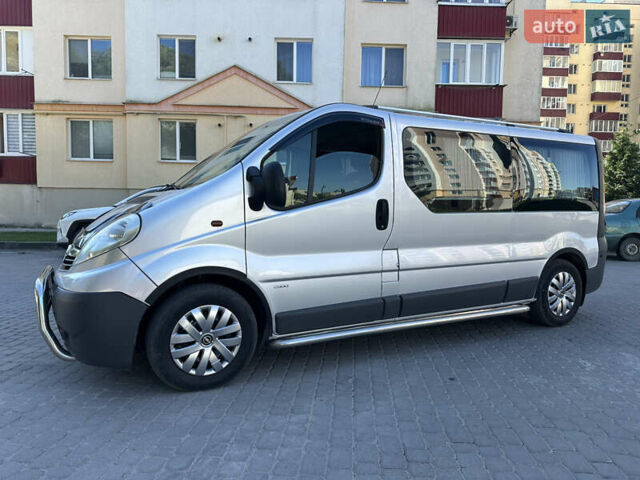 Серый Опель Виваро, объемом двигателя 2.5 л и пробегом 220 тыс. км за 9800 $, фото 1 на Automoto.ua