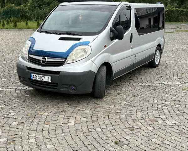 Сірий Опель Віваро, об'ємом двигуна 2 л та пробігом 364 тис. км за 8550 $, фото 1 на Automoto.ua