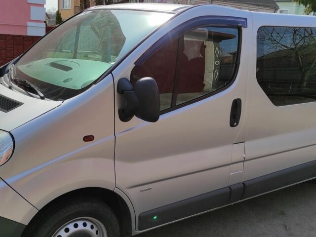 Сірий Опель Віваро, об'ємом двигуна 2.5 л та пробігом 243 тис. км за 10500 $, фото 1 на Automoto.ua