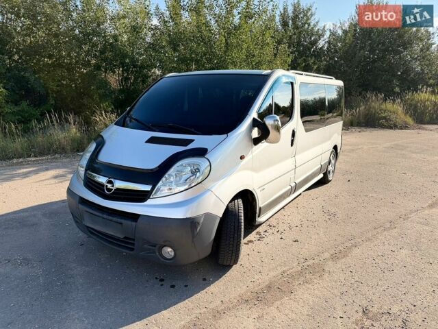 Сірий Опель Віваро, об'ємом двигуна 2.5 л та пробігом 327 тис. км за 8990 $, фото 1 на Automoto.ua