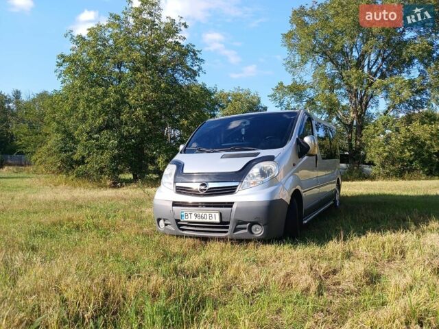 Сірий Опель Віваро, об'ємом двигуна 2.5 л та пробігом 330 тис. км за 9200 $, фото 1 на Automoto.ua